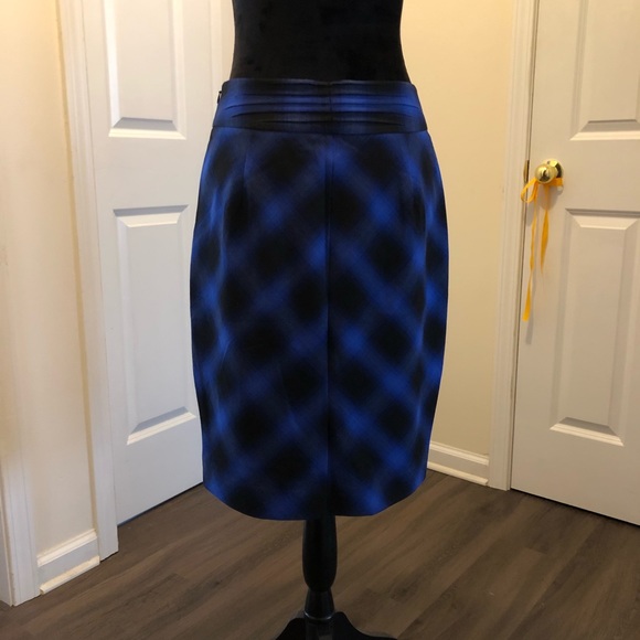 Misses The Limited brand plaid skirt. - Picture 2 of 10